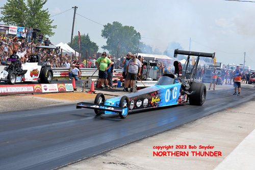 Matt Sackman - 'Randy Meyer Racing' (near lane) vs 
Anthony Whitfield - 'Mighty Mouse' (far lane)